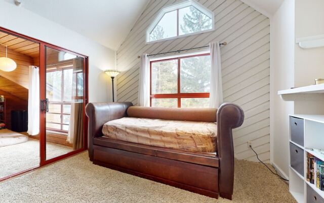 Aspen Creek 311 Walk to Eagle Lodge, Log Burning Fireplace, Great Complex Amenities by RedAwning
