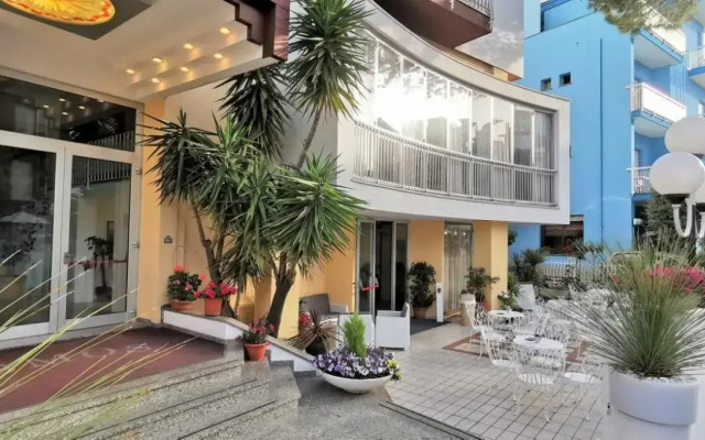 Hotel Cosmos