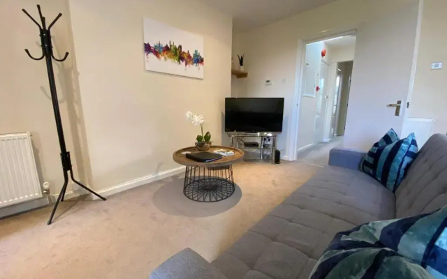 City Centre Location - Over Looking Parkers Piece! Private Entrance