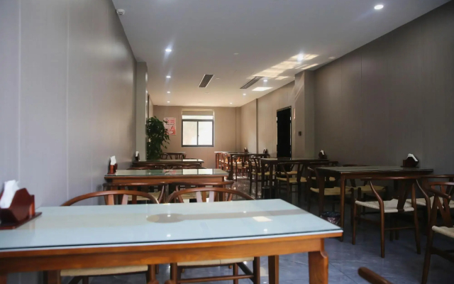 Vienna Classic Hotel (Ningguo Sichuan-Tibet Railway City Government)