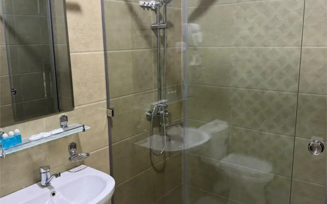 Mehran Hostel (Мехран)