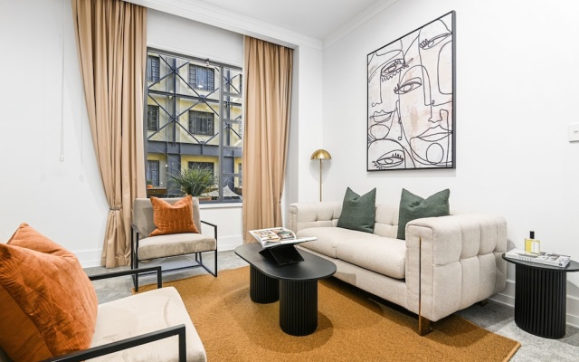 Modern space in iconic heritage building – Guest Rooms – Auckland