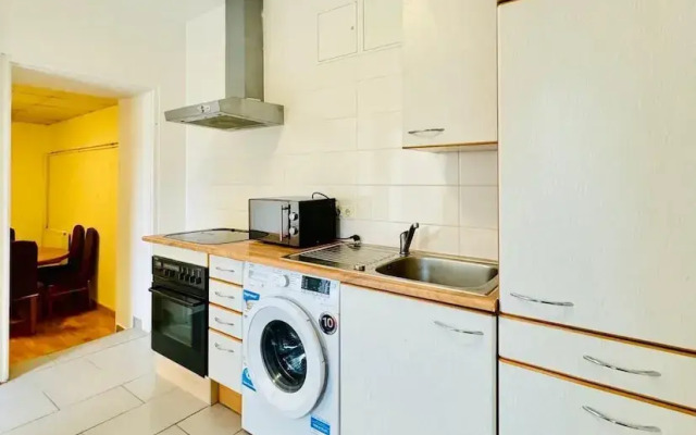 Cozy 2BR Apt Sleeps 6 Direct City Access
