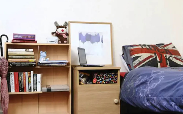 Goldsmiths House - Campus Accommodation - Caters to Women
