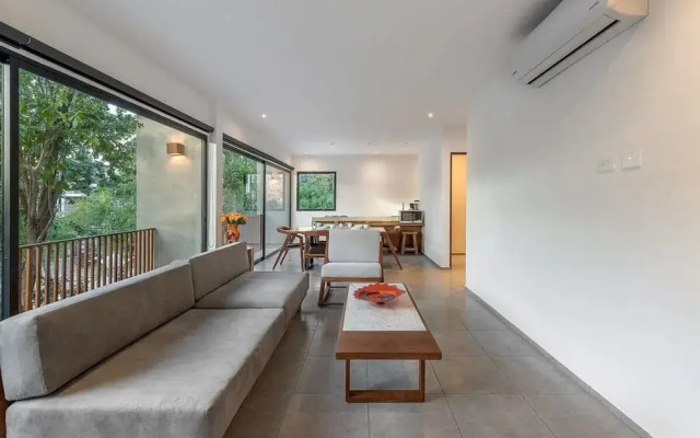 2 BR Great Located Natural Lightning