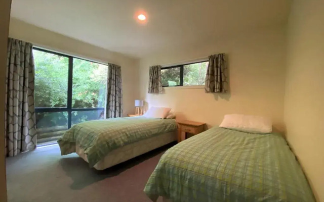 17 Chisholm Crescent