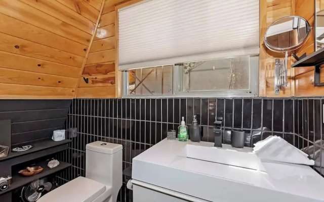 Acute A-frame Cabin w WiFi