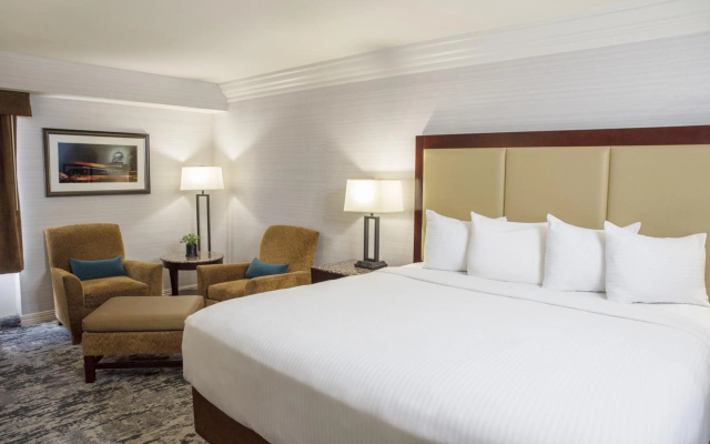 The Madison Concourse Hotel and Governor's Club - Image 4
