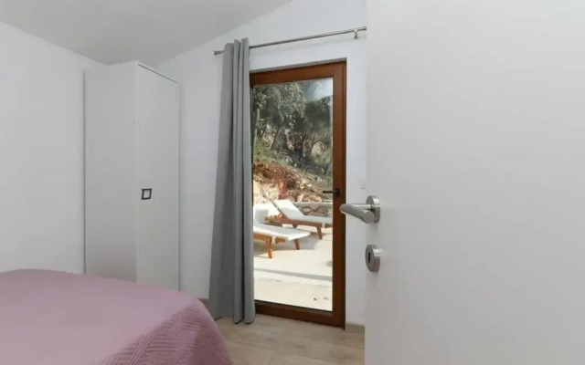Irena - Secluded Paradise - H