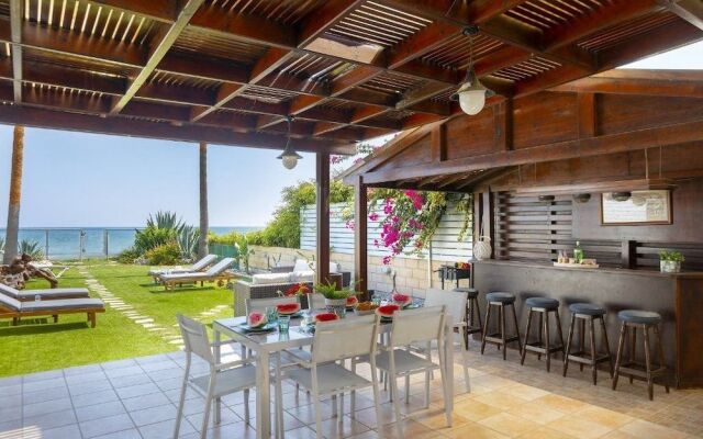 Beachfront Villa Meneou 5