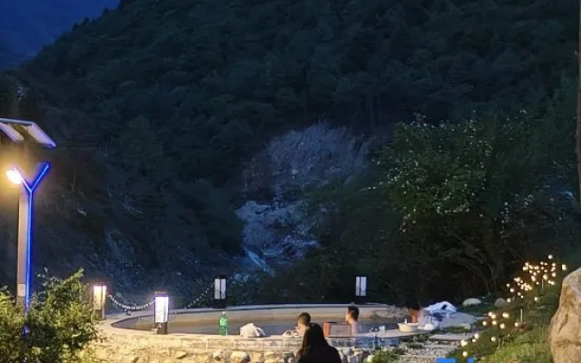 BanShanMiJing Spring Hotel – Outside – Kangding