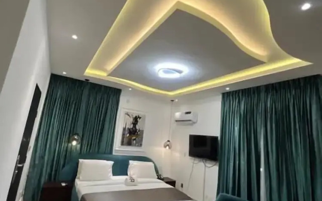 Euphoria Hotel & Suites by House 9