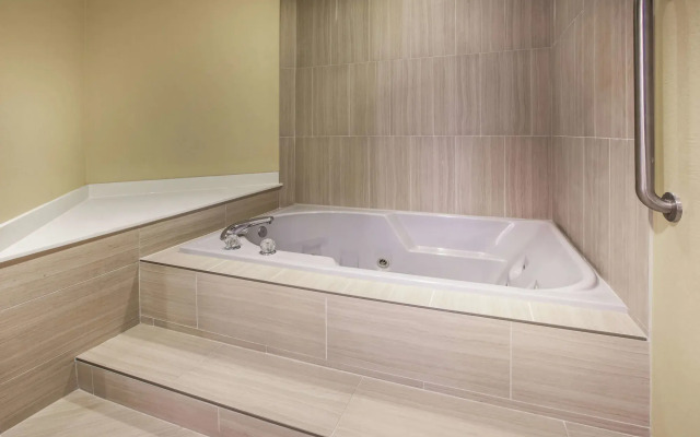 La Quinta Inn & Suites by Wyndham Kokomo