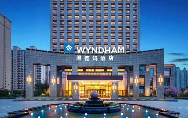 Wyndham Xinyang Downtown