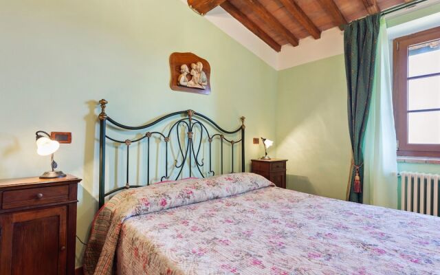 Secluded Holiday Home in Bibbiano With Courtyard