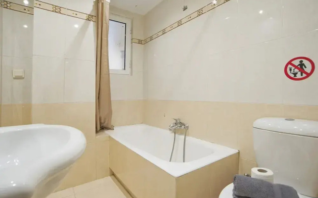 Seaside Apartment in Piraeus