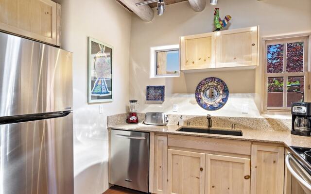 Casa Siempre Mayo - Railyard Gem, Walk to Plaza