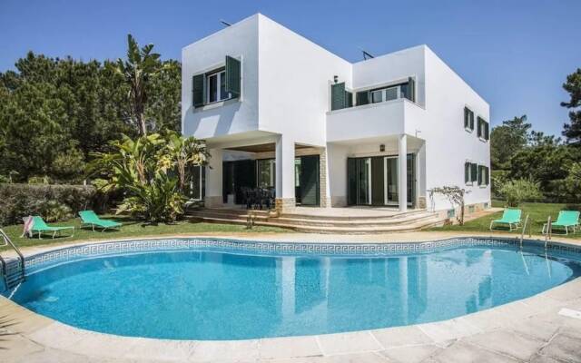 Villa Fati in Pen Nsula de Tr ia