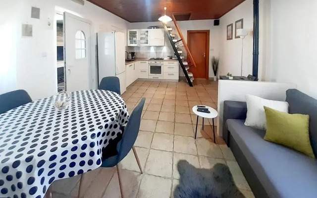 Three-Bedroom Holiday home with Sea View in Praznica