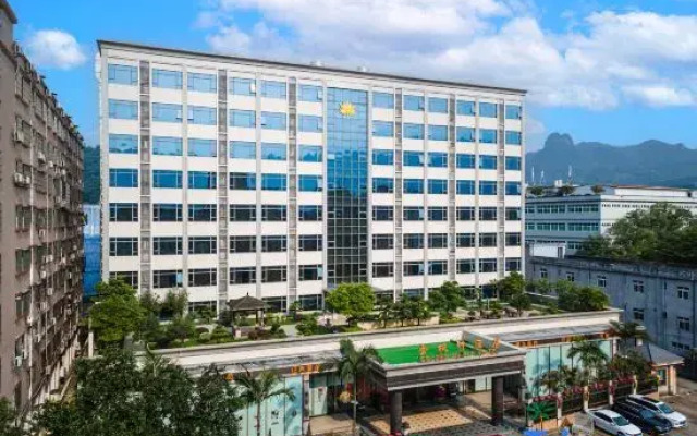 Golden Maple Hotel