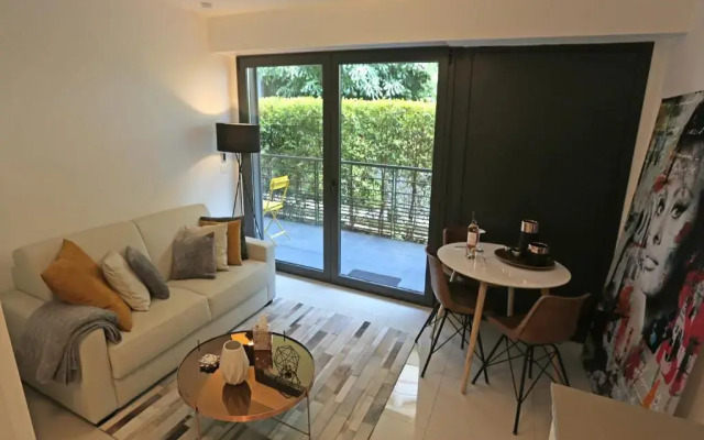 NEW Modern 1BR Apt/Terrace/Parking/Beside Beach