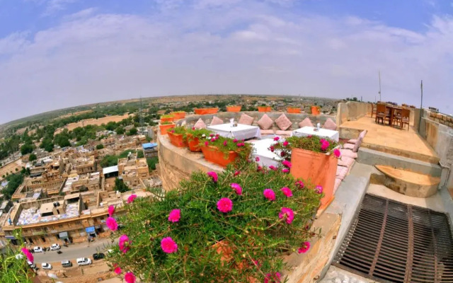 Deepak Hotel & Restaurant