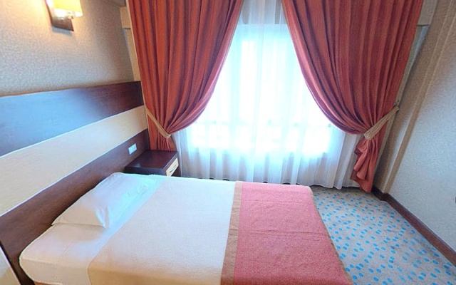 Mom Hotel