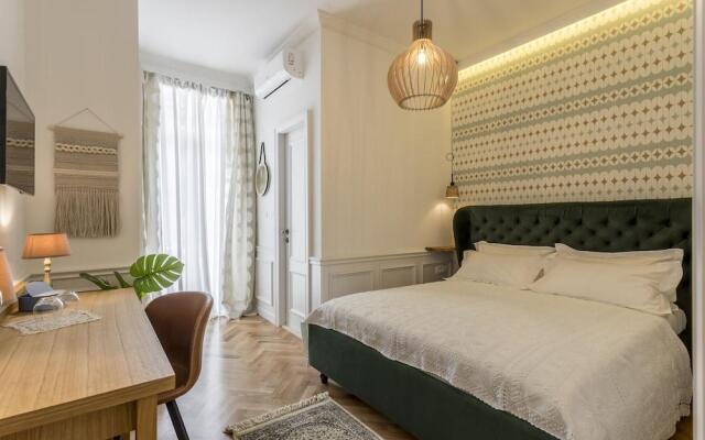 Evala luxury rooms with pool and garden