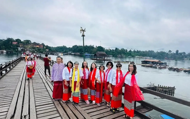 Baan Dongsak River view