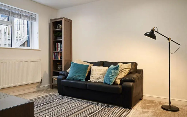 Deluxe Town Center Apartment