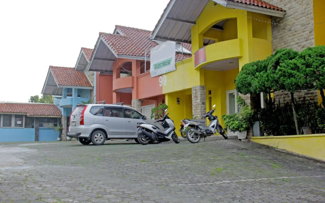 RedDoorz near Kampung Gajah
