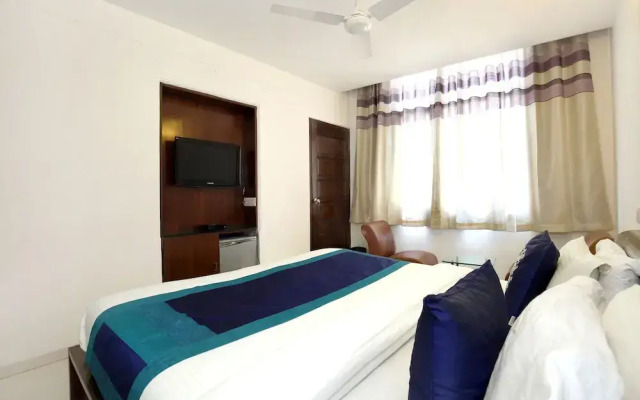 OYO 1496 Hotel Sky 5