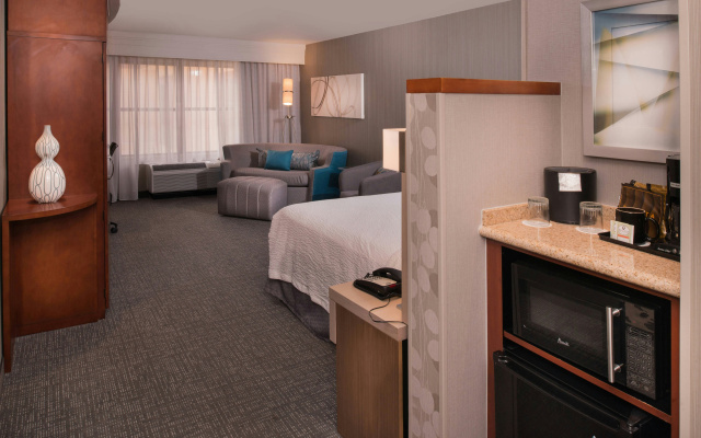 Courtyard Thousand Oaks Ventura County