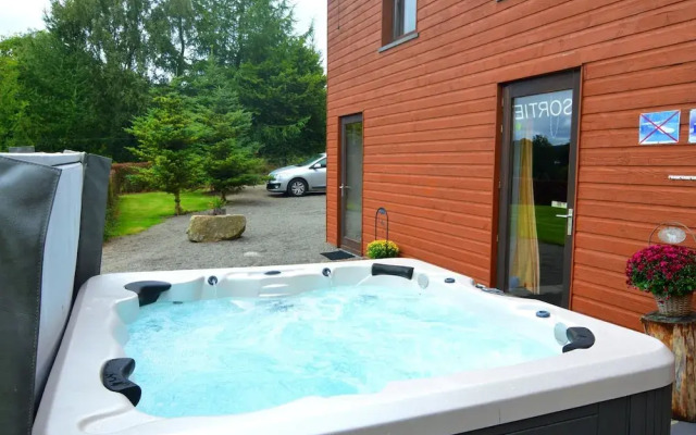 Quaint Cottage In Petite Langlire With Jacuzzi