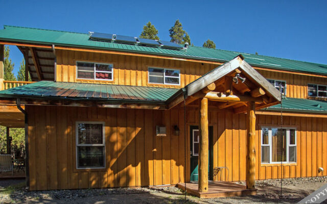 DiamondStone Guest Lodges