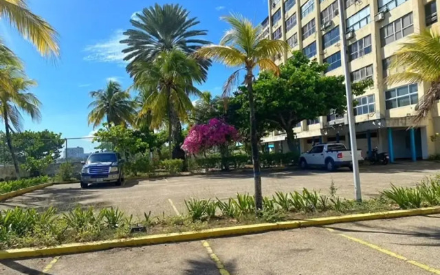 Seafrontapartment-sleeps4-pool-parking-garden
