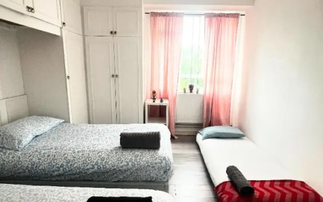 Central London Modern Apartment With 3 Bedrooms