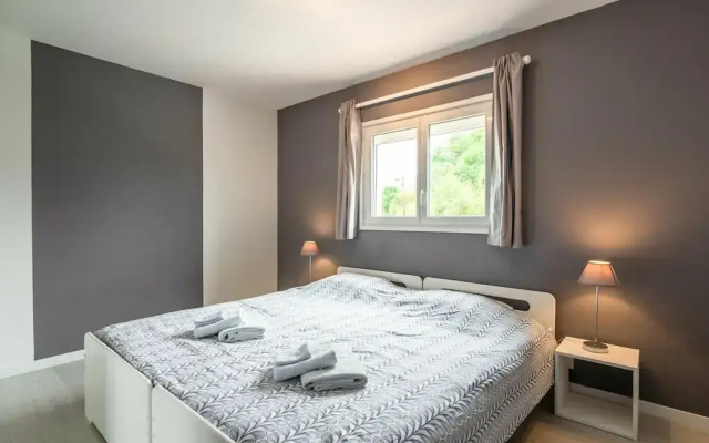 Villa w/ Palm Trees & Pool