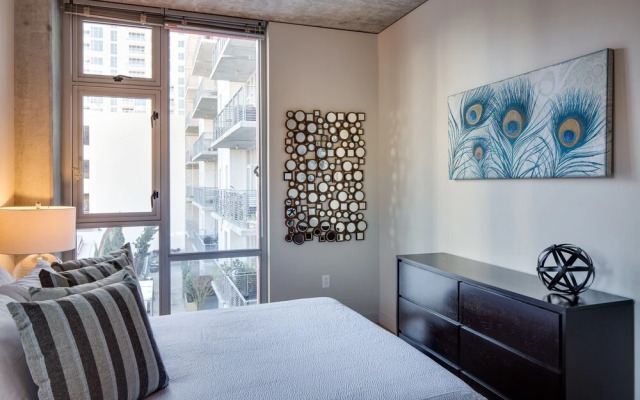 Stay Alfred on 6th Avenue