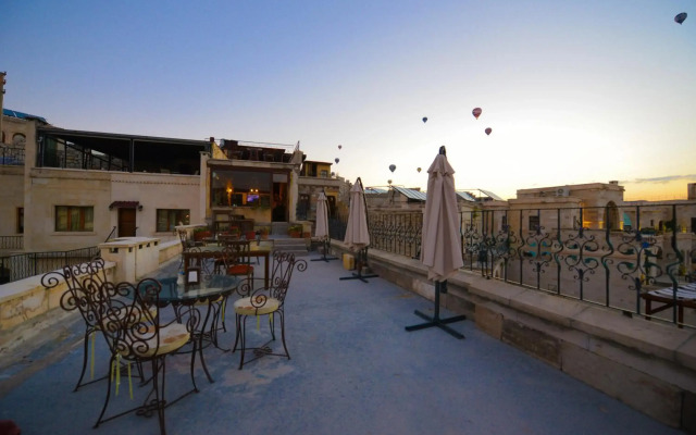 Vineyard Cave Hotel