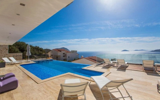 Villa Marvellous by Akdenizvillam