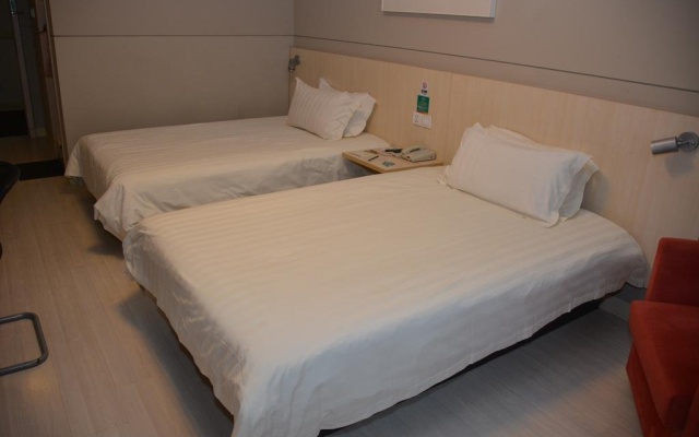 Jinjiang Inn Hotel Tianjin Jintang Highway Steel pipe company Light rail station Branch – Guest Rooms – Tianjin