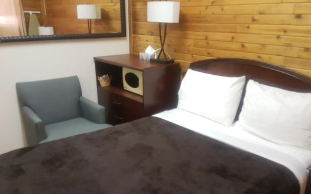 Parkway Motel & European Lodges