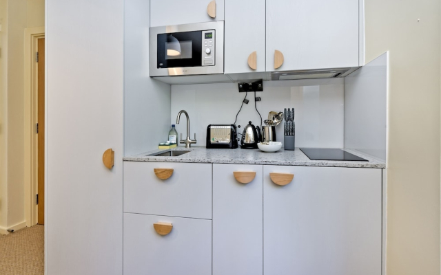 Delightful Lower Ground Studio in Leafy NW London