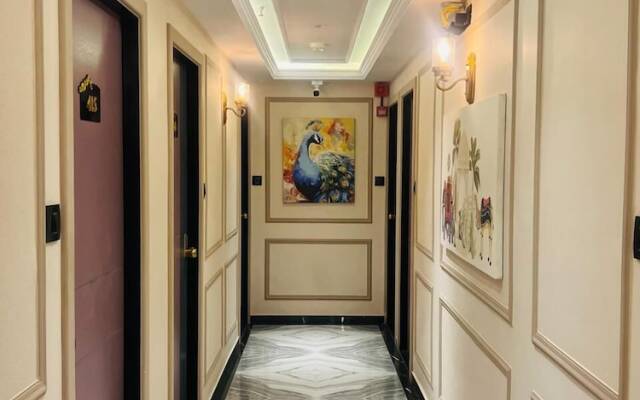 4 Ever Hotel - Surat