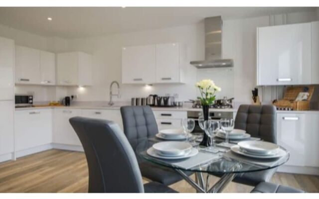 Tailored Stays - De Havilland House