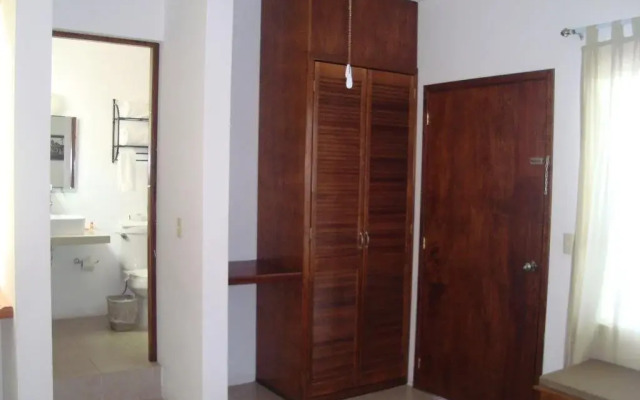 NAH SAM CHAK La Casa Rosada