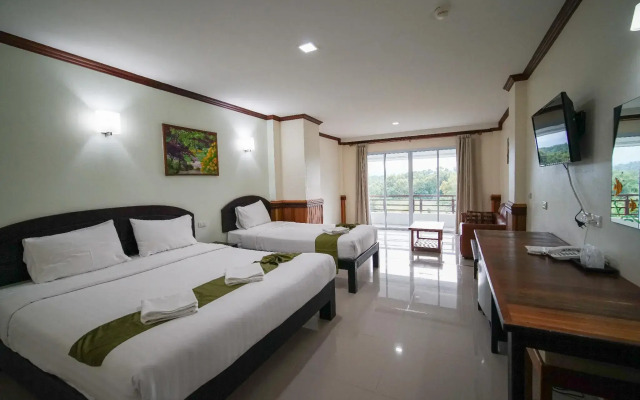 Sea Mountain Khanom Hotel