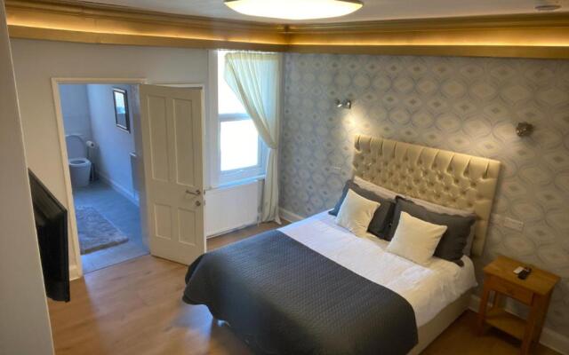 IDEAL ABODE ABBOTS 4 En-suite
