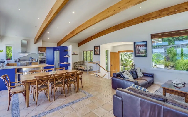 Absolute Beachfront Oneroa
